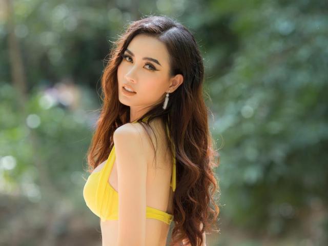 Hoa hậu Việt đóng ”cảnh nóng” khiến dân mạng đòi cấm chiếu phim sở hữu body nuột nà