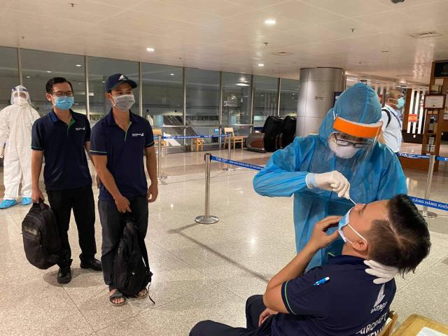 4 nhân viên sân bay Tân Sơn Nhất nghi nhiễm COVID-19