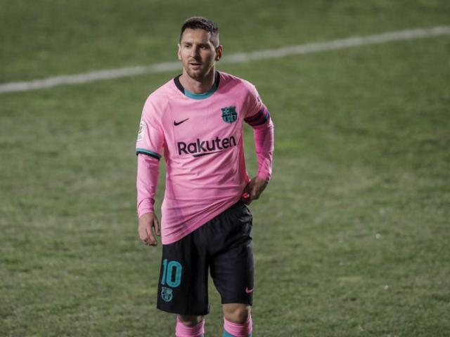 Messi bị đòi nợ 370 triệu euro: Barca hết cửa ”trói chân” huyền thoại?