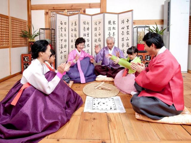 “Cuộc chiến” ngót trăm năm đòi lại Tết Âm lịch của người Hàn Quốc