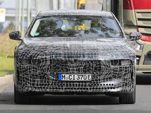 BMW I7 bị bắt gặp trong lớp ngụy trang trên đường thử