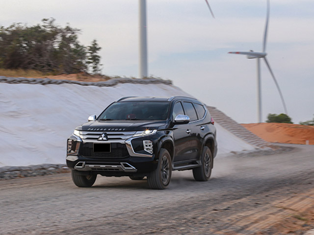 Giá xe Mitsubishi Pajero Sport lăn bánh tháng 2/2021