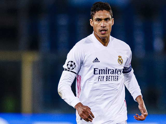 Real “bật đèn xanh” bán Varane cho MU: Giá bao nhiêu, kẻ nào phá đám?