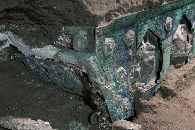 ”Đỏ mặt” với báu vật nguyên vẹn từ thành phố bị chôn vùi 2.000 năm