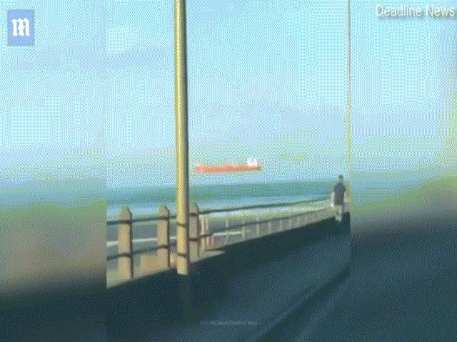 Video: Ngỡ ngàng sự thực phía sau hình ảnh con tàu bay lơ lửng giữa trời