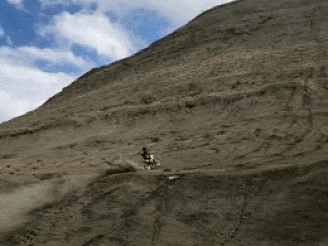 Video: Thót tim cảnh lái xe chinh phục đỉnh núi cao chót vót