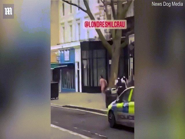 3 cảnh sát Anh đuổi người khỏa thân giữa trời giá rét, tưởng chuyện hài mà không phải