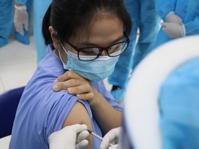 Việt Nam chưa ghi nhận hiện tượng đông máu sau tiêm vắc-xin ngừa COVID-19 AstraZeneca