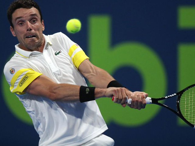 Bautista Agut phong độ cao vào chung kết Qatar Open, Medvedev thẳng tiến ở Marseille