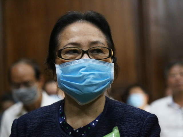 Nữ đại gia Dương Thị Bạch Diệp bật khóc trước tòa