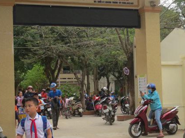 Nghệ An: Nhiều học sinh đau bụng, nôn mửa khi uống nước phát miễn phí ở cổng trường