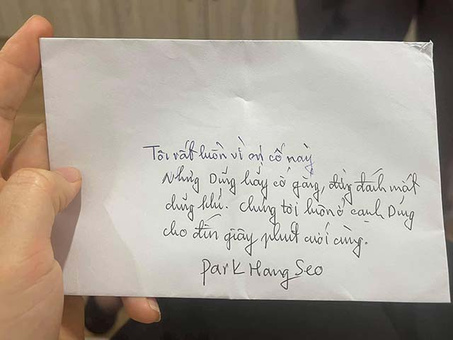 HLV Park Hang Seo gửi thư tay cho Hùng Dũng, thực hư vụ đập điện thoại
