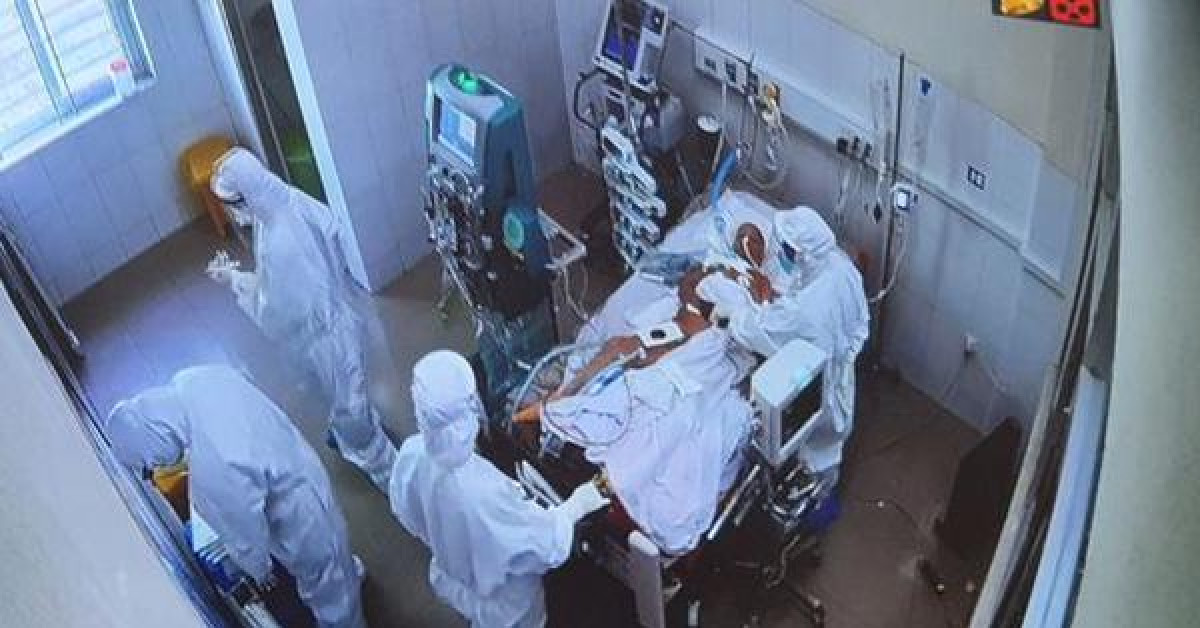 3 xe và 6 y bác sĩ chuyển bệnh nhân Covid-19 nặng nhất Đà Nẵng về TP HCM chữa bệnh nền