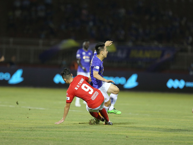 ”Lạnh gáy” những màn ”đấu võ” V-League: Hùng Dũng không phải nạn nhân duy nhất