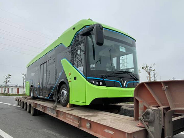 Xe buýt điện VinFast được vận chuyển về Hà Nội, sẵn sàng hoạt động