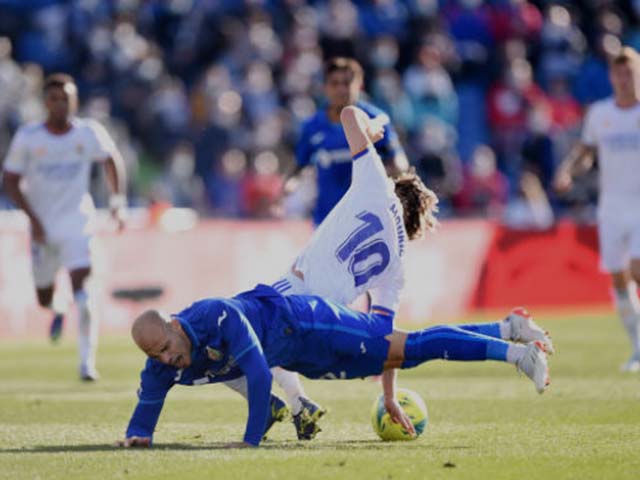 Video bóng đá Getafe - Real Madrid: Xà ngang nuối tiếc, sai lầm định đoạt (Vòng 19 La Liga)