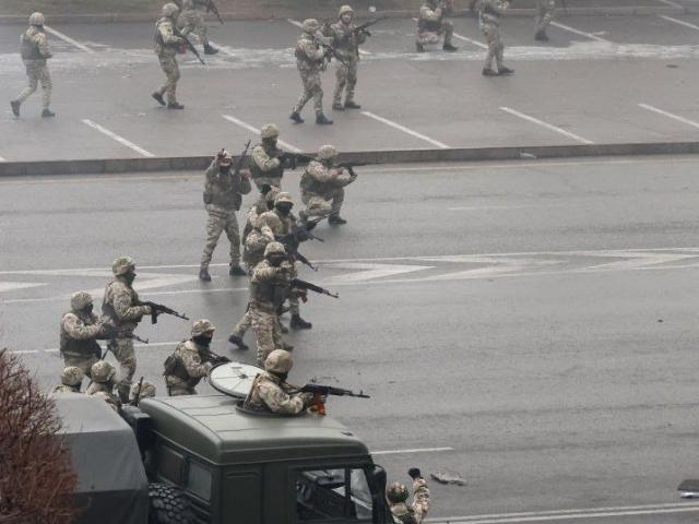 Quốc gia láng giềng chìm trong bạo loạn: Binh sĩ Nga được toàn quyền nổ súng