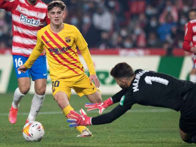 Video bóng đá Granada - Barcelona: ”Đầu vàng”, thẻ đỏ và bàn vỡ òa phút 89  (Vòng 20 La Liga)