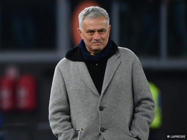 Roma thua ngược Juventus: Mourinho vạch mặt ”tội đồ”, chê học trò yếu đuối