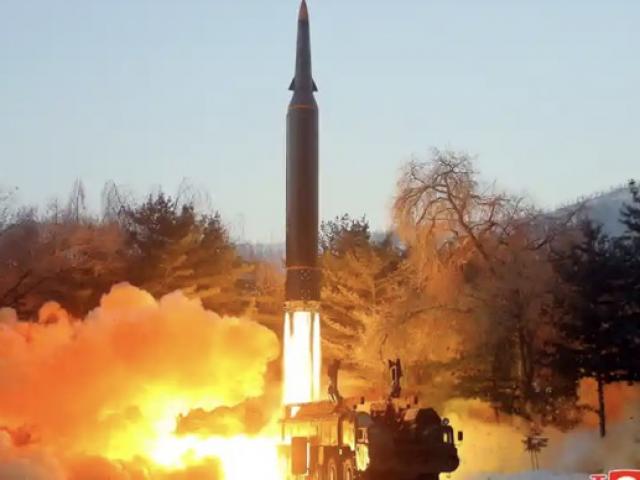 Triều Tiên phóng tên lửa tốc độ gấp 10 âm thanh, hàng loạt máy bay Mỹ ngừng cất cánh