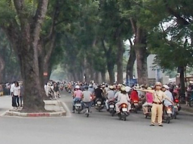 Cấm xe nhiều tuyến phố Hà Nội phục vụ chợ hoa Tết Nhâm Dần