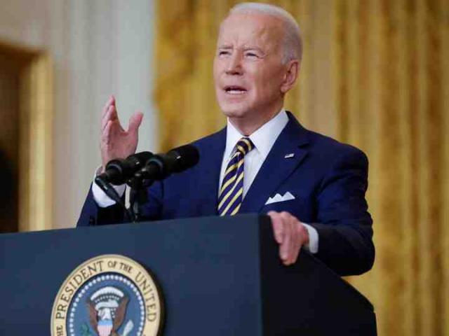 Ông Biden dự đoán ông Putin đưa quân vào Ukraine, Kiev “sốc”