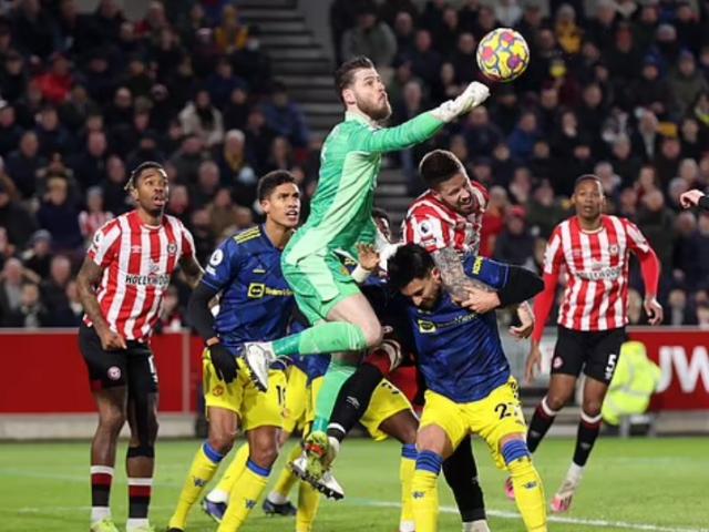 De Gea được huyền thoại MU ví vững như tường gạch, đáp trả đàn anh sâu cay