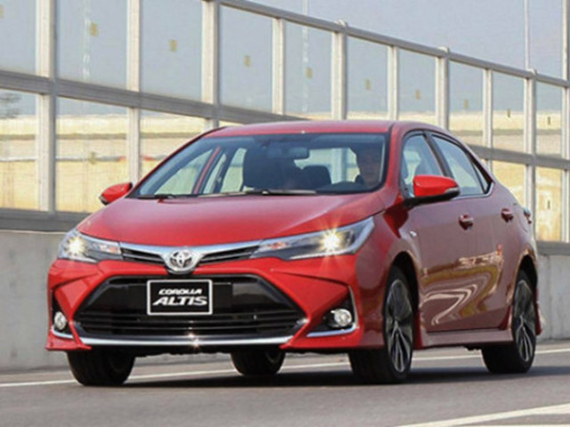 Toyota Corolla Altis giảm giá đẩy nhanh dọn kho xe cũ lên đến 55 triệu đồng