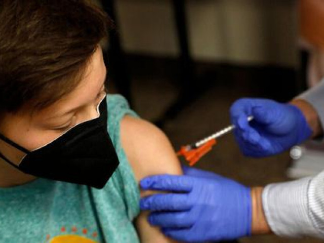 Trẻ em ít có nguy cơ nhiễm COVID-19 nghiêm trọng, vì sao vẫn cần tiêm vắc-xin?