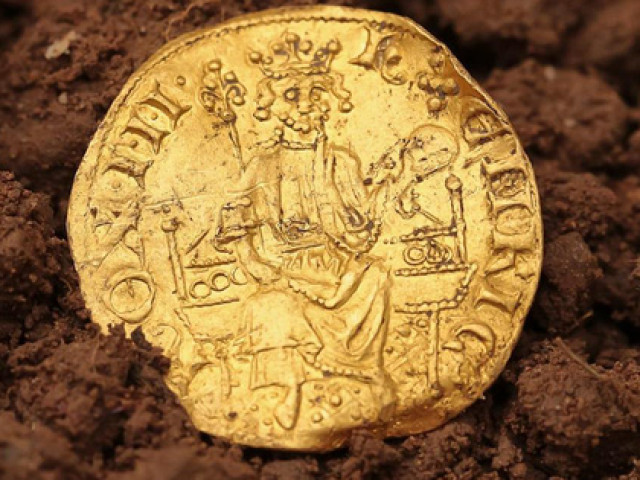 Thợ săn kho báu kiếm bộn tiền khi vô tình phát hiện đồng xu Henry III gần 800 năm tuổi