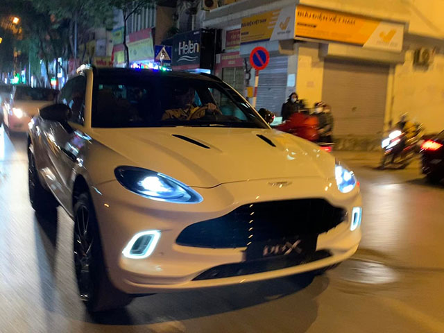 Siêu xe SUV Aston Martin DBX chính hãng 13 tỷ đồng về tay chủ nhân mới