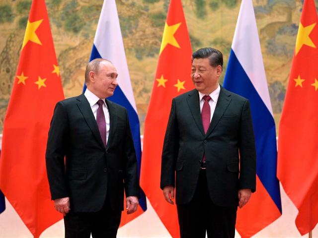 Tổng thống Nga Vladimir Putin xuất hiện bên cạnh ông Tập Cận Bình