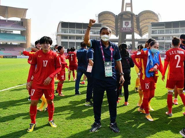 HLV Mai Đức Chung bất ngờ xin thôi dẫn dắt ĐT nữ Việt Nam ở World Cup