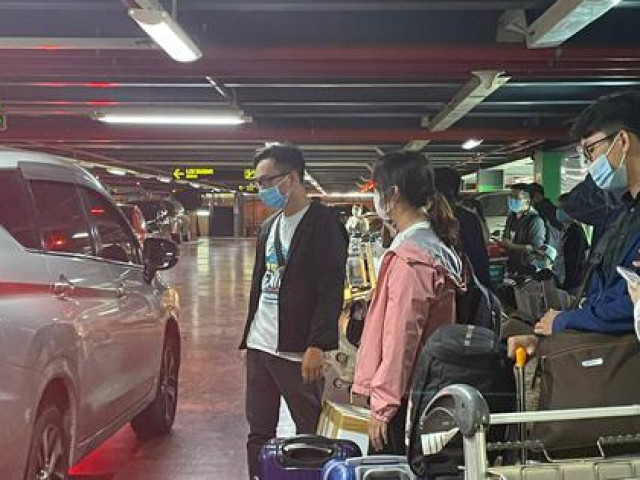 Vạ vật vì taxi ở sân bay Tân Sơn Nhất: Khách đông nên... trở tay không kịp!
