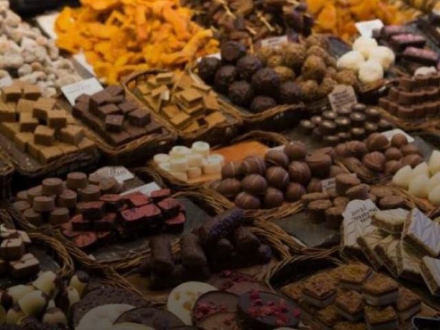 Quốc gia nào có đến 16 bảo tàng và 2.000 cửa hàng bán chocolate?