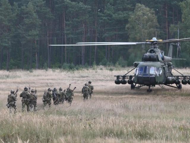 30 nước thành viên NATO quyết định tăng quân tới sát Nga