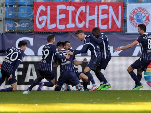 Video bóng đá Bochum - Bayern Munich: Kinh hoàng 4 bàn thua liên tiếp, ”Nhà vua” vỡ trận