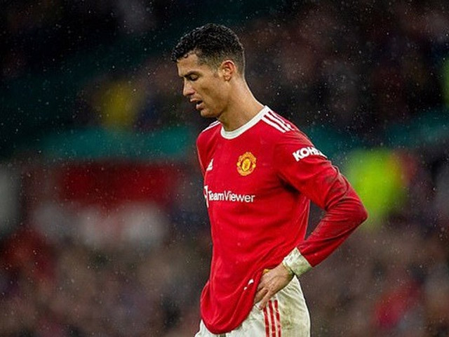 Truyền thông Anh: ”Ronaldo khiến MU sa sút, nên xuống đá ở giải Hạng nhất”