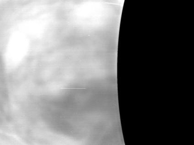 NASA chụp được những hình ảnh tuyệt đẹp đầu tiên về bề mặt Sao Kim