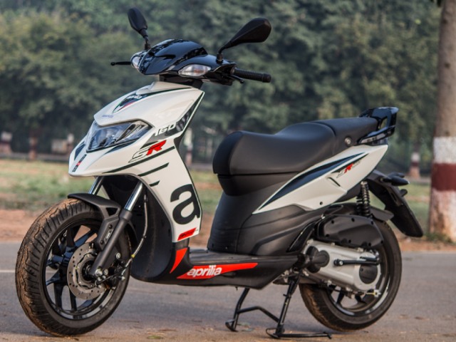 2022 Aprilia SR160 nhìn “nghịch tướng”, sánh cạnh Honda Vario 160