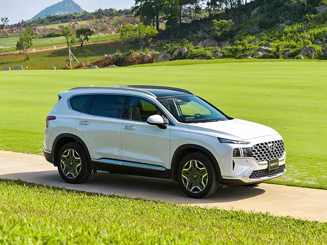 Giá xe Hyundai Santa Fe lăn bánh tháng 2/2022, giảm 50% phí trước bạ