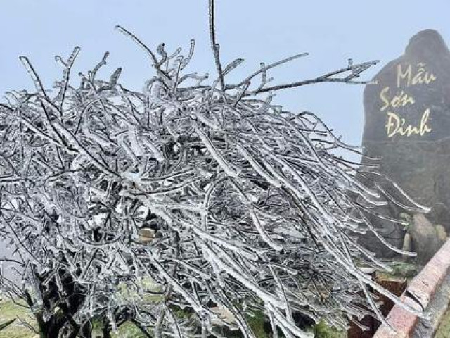 Du khách đua nhau lên đỉnh Mẫu Sơn - Lạng Sơn chiêm ngưỡng băng tuyết, khách sạn, nhà nghỉ chật kín phòng