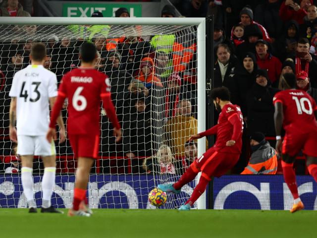 Liverpool thắng 6-0, vượt MU thành ”Vua penalty”: Salah - Mane thị uy Chelsea