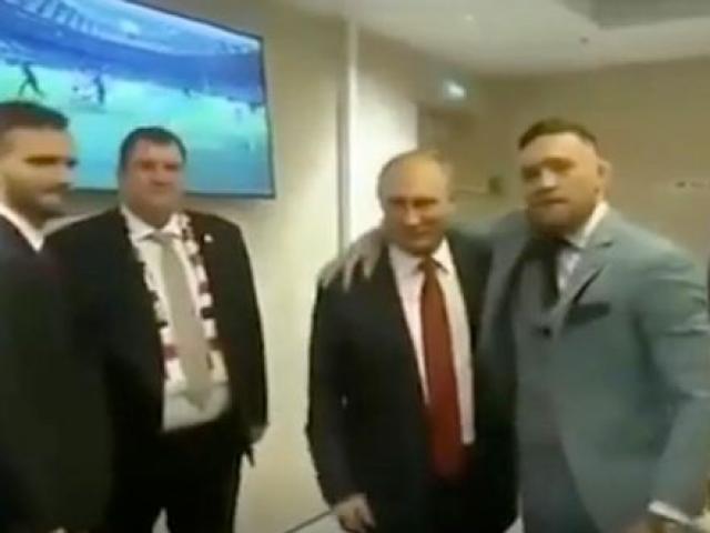 McGregor dám khoác vai Tổng thống Putin, bị vệ sĩ dọa cho sợ tái mặt
