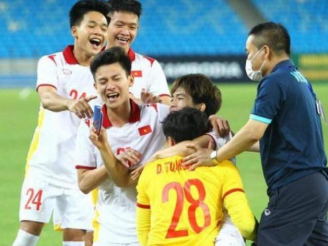Người hùng U23 Việt Nam nói gì sau cú đẩy bóng bằng vàng?