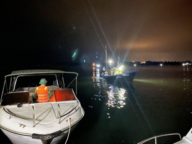 Tìm thấy thêm 2 thi thể trong vụ lật ca nô ở biển Cửa Đại