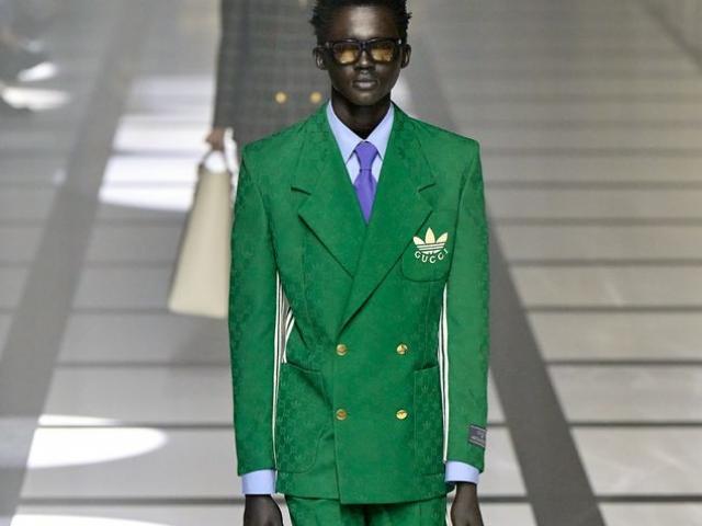 Alessandro Michele ra mắt bộ sưu tập Gucci mới trong đại sảnh đầy gương