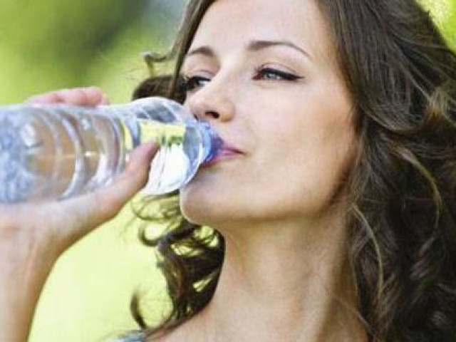 Uống nước có thể giúp bạn giảm cân?