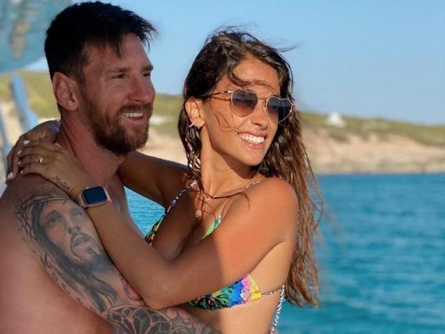 Messi bất ngờ rời PSG trở lại Barcelona, đăng ảnh vợ đẹp mặc bikini