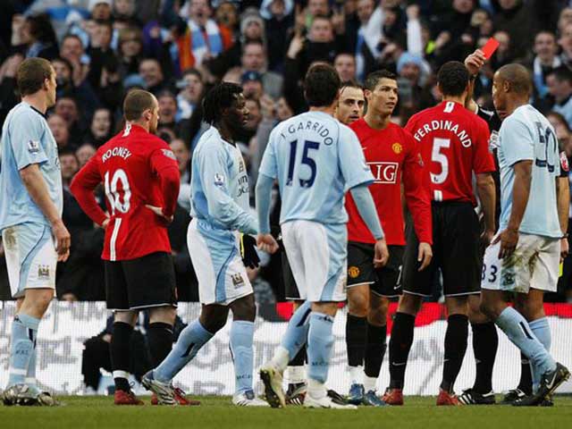 Ronaldo & ký ức derby Man City - MU: 2 thẻ đỏ cay đắng như thế nào?